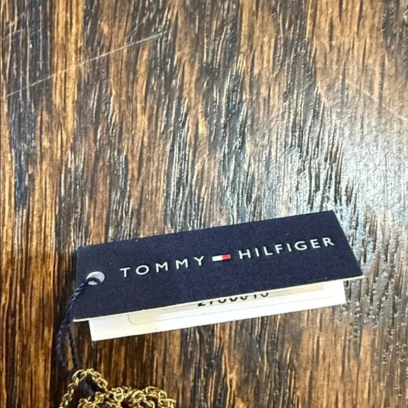 NWT Tommy Hilfiger Women's Gianna Gold-Tone Stainless Steel Pendant Necklace - Picture 7 of 10